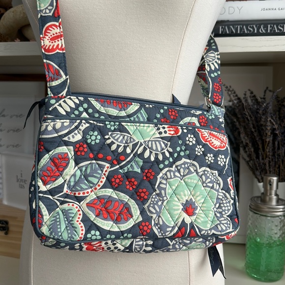Vera Bradley Crossbody - Picture 3 of 6